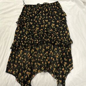 Midi skirt. Black with floral pattern